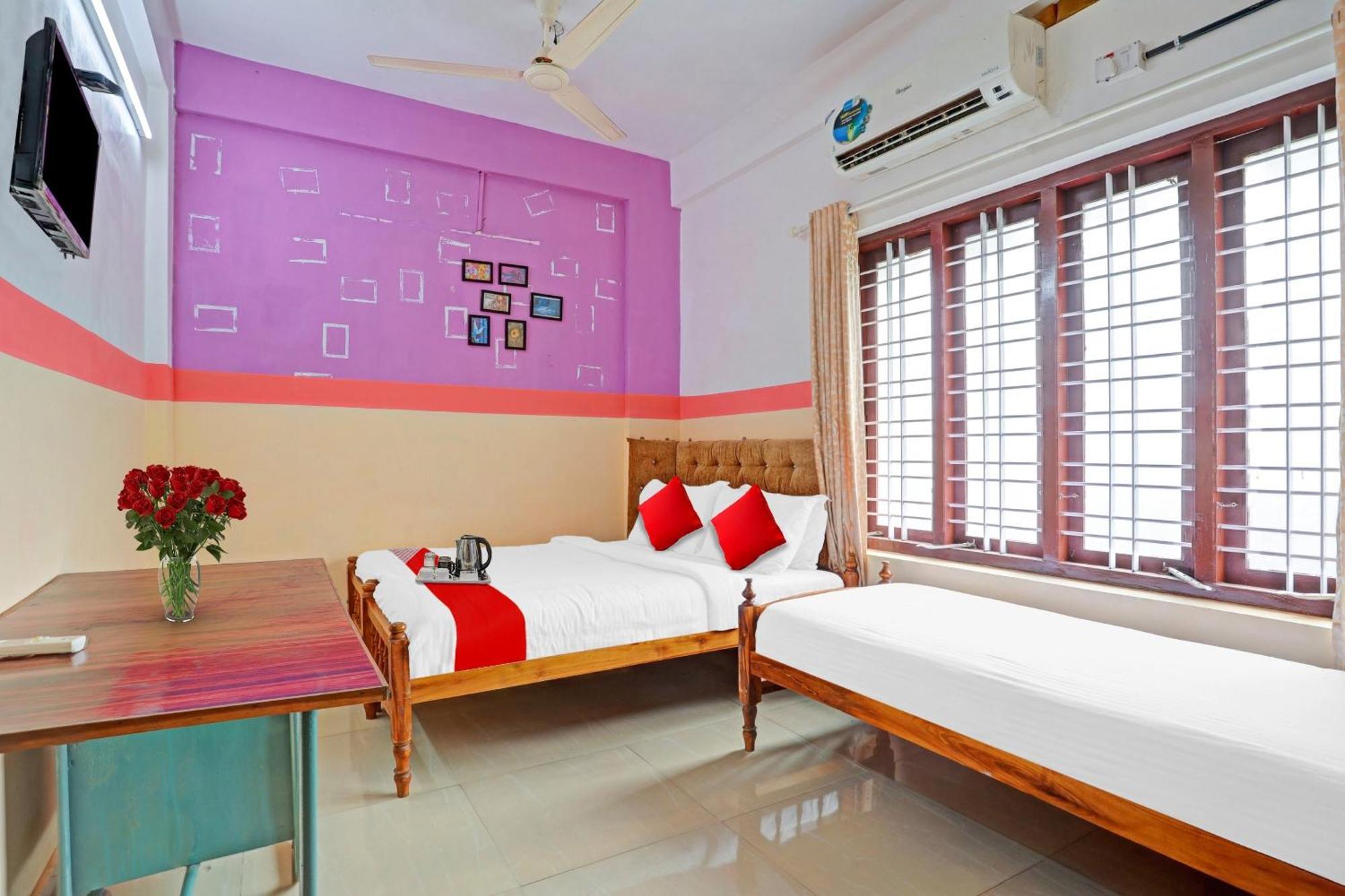 Готель Spot On The New View Regency Thiruvananthapuram Екстер'єр фото