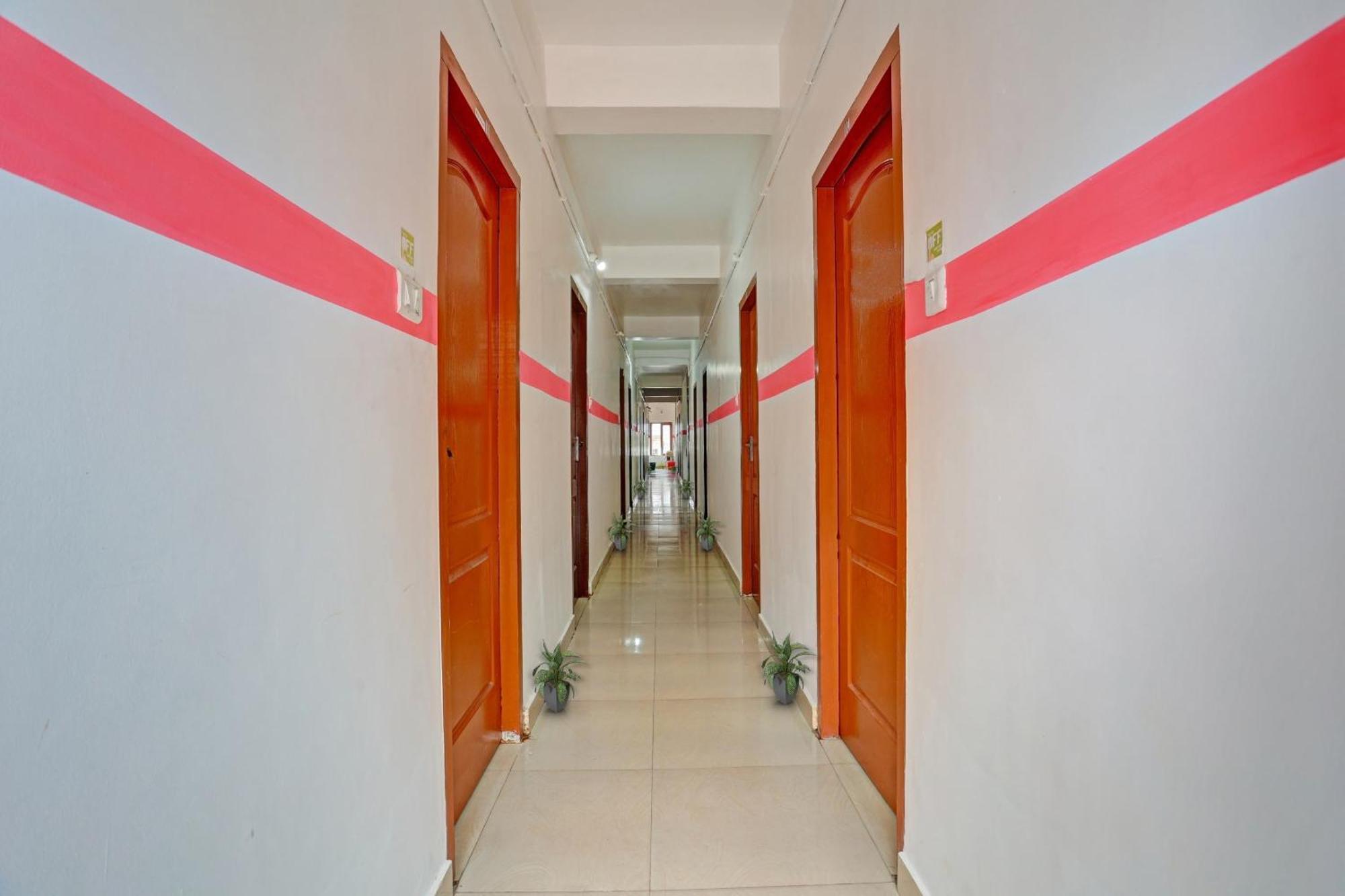 Готель Spot On The New View Regency Thiruvananthapuram Екстер'єр фото